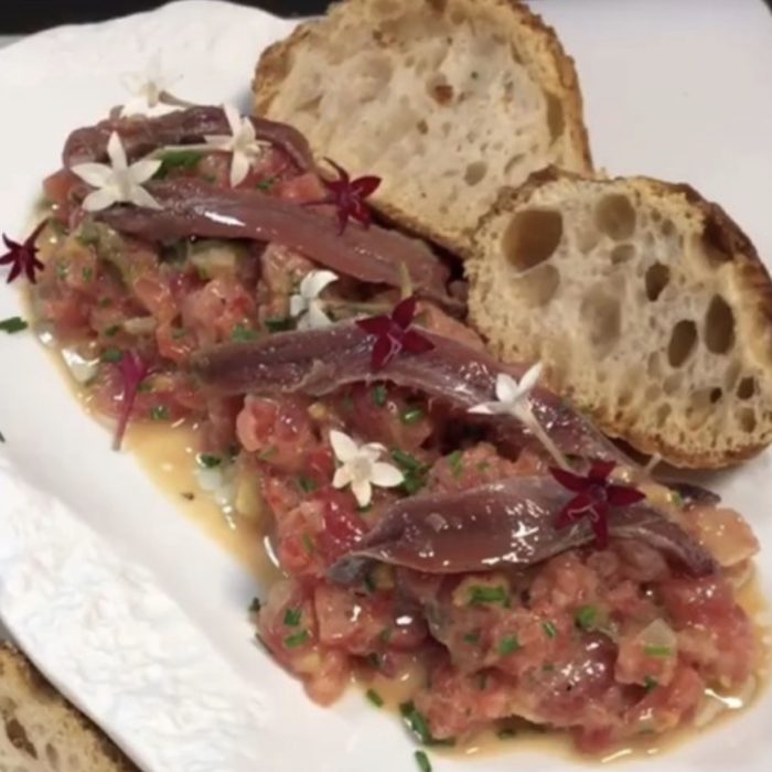 TÁRTAR DE TOMATE CON ANCHOAS